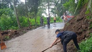 Akses Bromo via Malang Dibuka Setelah Longsor, Wisatawan Diminta Tetap Waspada - JPNN.com Jatim