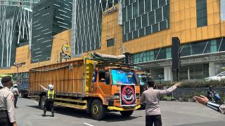 Demo Aptrindo Tolak Larangan Operasi 16 Hari Bergerak Menuju DPRD Jatim - JPNN.com Jatim