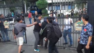 May Day di Semarang, Jurnalis Tempo Dipiting, Dipukuli Polisi, AJI Bereaksi Keras - JPNN.com Jateng