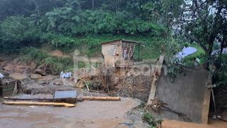 2 Pekan Tanpa Kejelasan, Jembatan Cicangor yang Amblas Jadi Fokus Perhatian Pemkab Karawang - JPNN.com Jabar