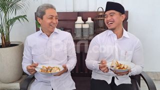 Panik! Pulpen Kaesang Pangarep Sampai Jatuh Saat Ditanya Pemakzulan Gibran dan Ijazah Palsu Jokowi - JPNN.com Jabar