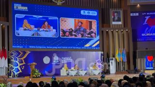 UT Surabaya Bekali Ribuan Calon Wisudawan dengan Seminar Mandiri Finansial - JPNN.com Jatim