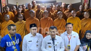 Bhikkhu Thudong Tiba di Jateng, Disambut Gubernur Luthfi, Siap Kawal Rangkaian Waisak - JPNN.com Jateng