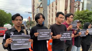 Pemuda Banjarmasin Turun ke Jalan, Minta Tragedi Kanjuruhan Diusut Tuntas - JPNN.com Kalsel