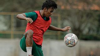 Lawan Borneo FC, Aji Santoso Tekankan Penggawa Bajul Ijo Wajib Waspada, Ada Apa? - JPNN.com Kaltim