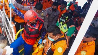 Korban Terakhir KMP Muchlisa Tenggelam Ditemukan di Kedalaman 12 Meter, Jasad Masih Utuh - JPNN.com Kaltim