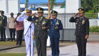Danrem 174/ATW Pimpin Upacara Ziarah Nasional Menjelang HUT Ke-77 TNI - JPNN.com Papua