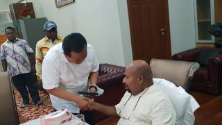 Lukas Enembe Tolak Pesan KPK Lewat Kabinda Papua - JPNN.com Papua