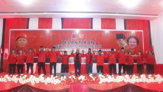 Melantik DPD PDIP Papua Tengah, Bung Komar Sampaikan Pesan Megawati - JPNN.com Papua
