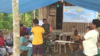 Peduli Kesehatan Ibu dan Balita di Wilayah Binaan, Babinsa Koramil 1710-06/Agimuga Lakukan Ini - JPNN.com Papua