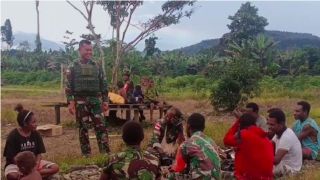 Danramil Oksibil Ajak Warga Bantu Mencari Anggota Polisi - JPNN.com Papua