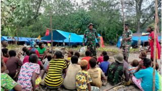 Babinsa Pos Ramil Potowaiburu Mengimbau Siswa Kembali ke Sekolah - JPNN.com Papua