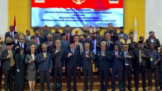 DPRK Mimika Tetapkan Penggunaan Tas Noken Setiap Rapat Paripurna - JPNN.com Papua