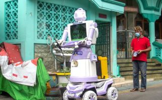 Warga Tembok Gede di Surabaya Mengubah Barang Bekas Menjadi Robot Penolong Saat Pandemi - JPNN.com