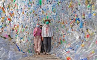 Museum dari Sampah Plastik di Gresik Ingatkan Masalah Lingkungan di Indonesia - JPNN.com