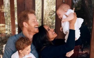 Pangeran Harry dan Meghan Akhirnya Pamerkan Foto Anak Perempuan Mereka - JPNN.com