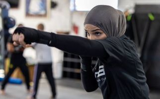 Tina Rahimi Menjadi Petinju Muslim Perempuan Pertama Yang Mewakili Australia di Pertandingan Internasional - JPNN.com