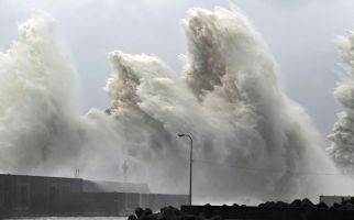 Dunia Hari Ini: Topan Nanmadol Terjang Jepang, Dua Tewas - JPNN.com