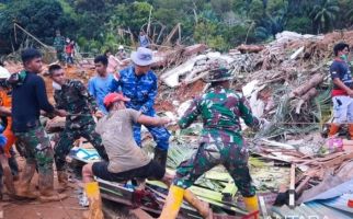 Pencarian 35 Orang yang Hilang karena Longsor di Natuna Terus Dilakukan - JPNN.com