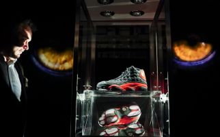 Sepatu Michael Jordan di Final NBA Tahun 1998 Terjual Rp 33 Miliar - JPNN.com