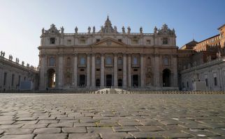 Dunia Hari Ini: Seorang Pria Ditangkap karena Menerobos Gerbang Vatikan - JPNN.com