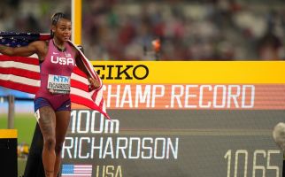 Dunia Hari Ini: Pelari Putri Amerika Serikat Pecahkan Rekor Dunia 100 Meter - JPNN.com