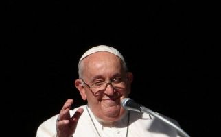 Dunia Hari Ini: Paus Fransiskus Setujui Pemberkatan Pasangan Sesama Jenis Kelamin - JPNN.com