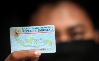 Verifikasi dengan Swafoto Bersama Kartu Identitas: Seberapa Aman dan Bisa Diandalkan? - JPNN.com