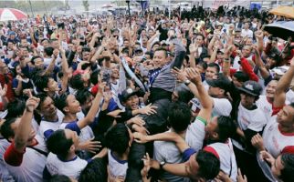 Strategi di Balik Aksi Stage Dive Mas Agus - JPNN.com