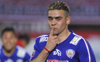 El Loco Tak Setuju Pembatasan Usia Pemain ISL - JPNN.com