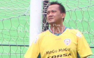 Kiper Arema FC Dikabarkan Kritis di Rumah Sakit - JPNN.com