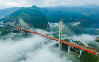 Beipanjiang Bridge, Tertinggi Dunia, Seperti di Langit - JPNN.com
