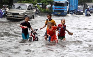 Banjir dan Longsor di Kendari Telan Korban Jiwa - JPNN.com