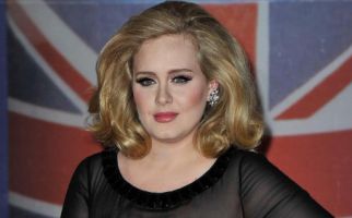 Adele Terharu Gara-gara Penggemar dari Indonesia - JPNN.com