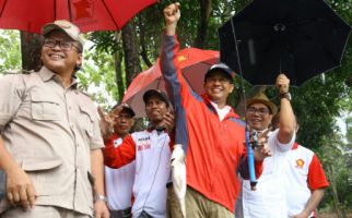 Usai Debat Sengit, Anies Pilih Mancing Bareng Relawan - JPNN.com