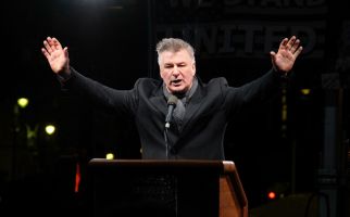 5 Karakter Paling Kocak yang Diperankan Alec Baldwin - JPNN.com