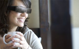 Melihat Dunia dengan Kacamata Cerdas Moverio - JPNN.com