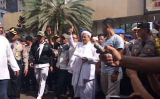 Komentar Habib Rizieq Usai Diperiksa Lima Jam - JPNN.com