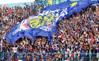 Raih Kemenangan Perdana setelah Kalahkan Persikabo, Pemain Arema FC Sujud Syukur - JPNN.com