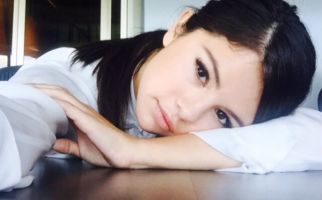 Selena Gomez Donasikan Honor untuk Korban Pria Mesum - JPNN.com
