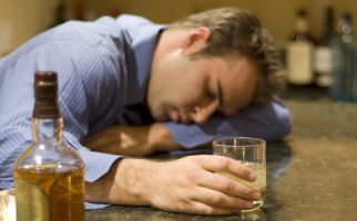 Ketahui Tanda Anda Kecanduan Alkohol - JPNN.com