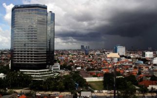 BMKG Minta Warga Jakarta Waspadai Hujan Disertai Petir Hari Ini - JPNN.com