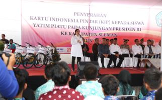 Canda Tawa Warnai Penyerahan 1.190 KIP di Yogyakarta - JPNN.com