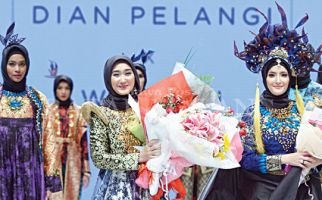 Dian Pelangi: Jangan Lembur Jahit Baju Mulu - JPNN.com