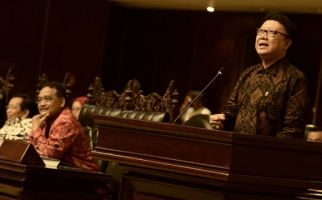 SK Pengaktifan Ahok Digugat, Menteri Tjahjo Bergeming - JPNN.com