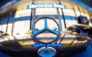 Mercedes Benz Terpaksa Tarik 1,29 Juta Kendaraan dari Pasaran - JPNN.com