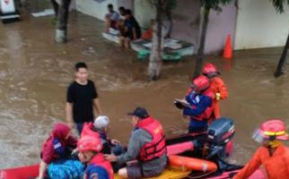 Ahok Cuek Soal Banjir, Warga Puji Pangdam dan Kapolda - JPNN.com