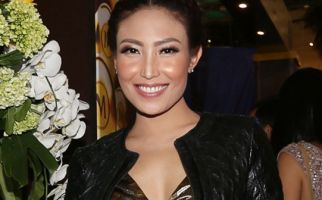 Gigi Beri Kado Spesial untuk Raffi, Ayu Dewi Mewek - JPNN.com