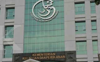 Dirjen Perikanan Tangkap Kukuhkan 71 PPKKKP, Komite Diklat & Dewan Penguji Awak Kapal - JPNN.com