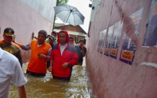 Kunjungi Wilayah Banjir, Anies Tak Lupa Sindir Ahok - JPNN.com